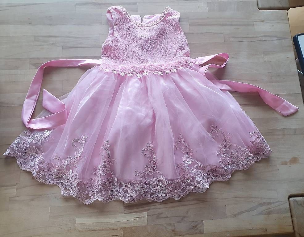 Costumi: Mädchen Prinzessinnen Kleid Grösse 128 – Usato da Ebmatingen venduto da zeitlos-gesund.ch