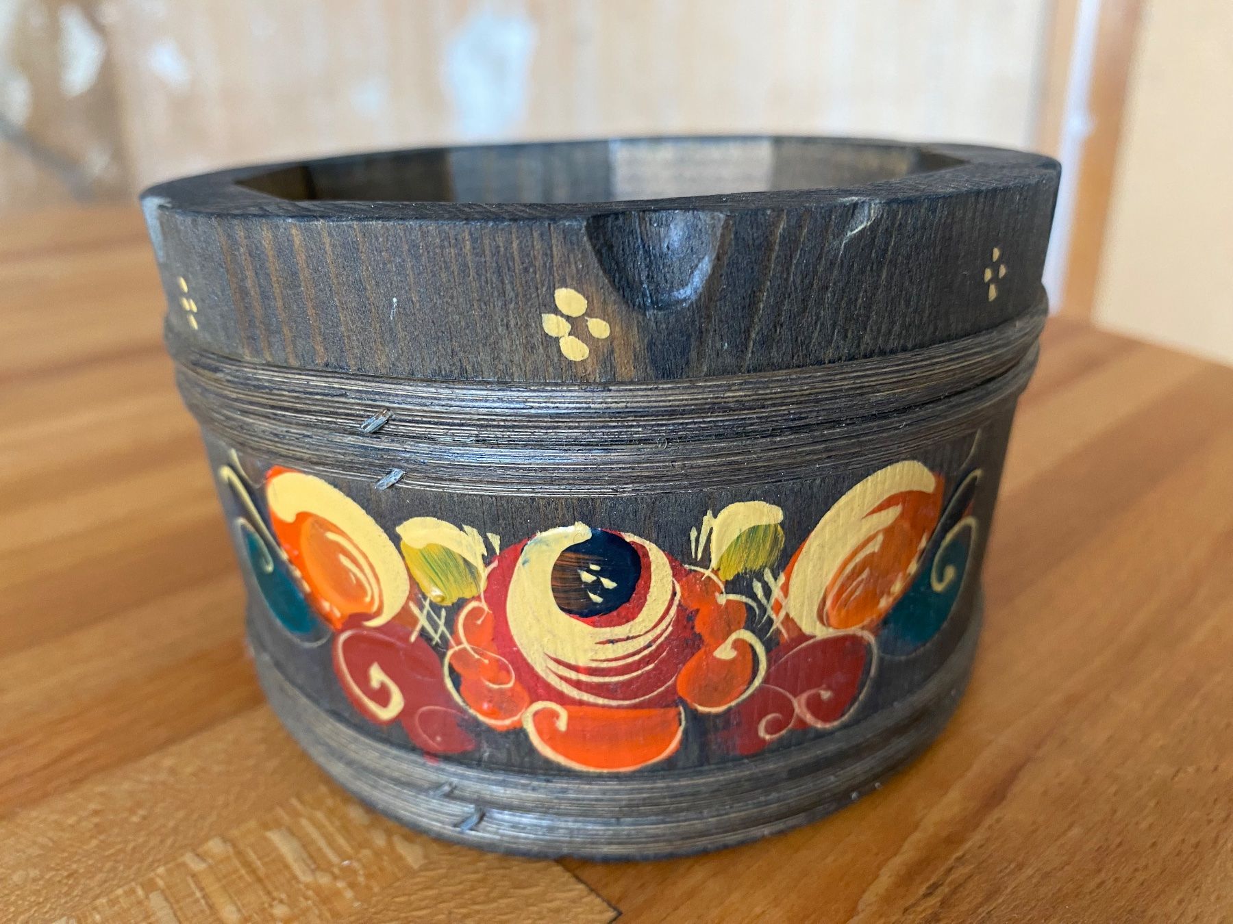 Tutte le decorazioni: Handbemalter Holztopf, Vintage, Dekoartikel – Usato da Bätterkinden venduto da Albera 1