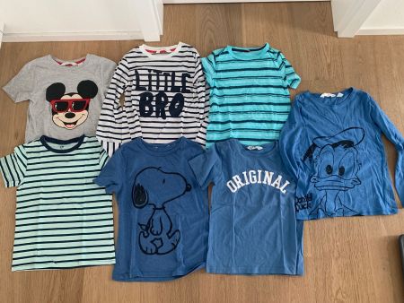Kleiderpaket 5 T-Shirts/2 Pullis Gr. 122/128 für Jungen