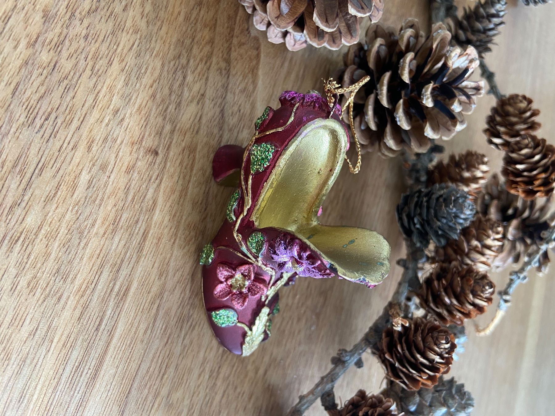 Tutte le decorazioni: Schuh-Anhänger mit Blumen, goldig, romantisch, ein Hinguc... – Usato da St. Gallen venduto da luzi06 1
