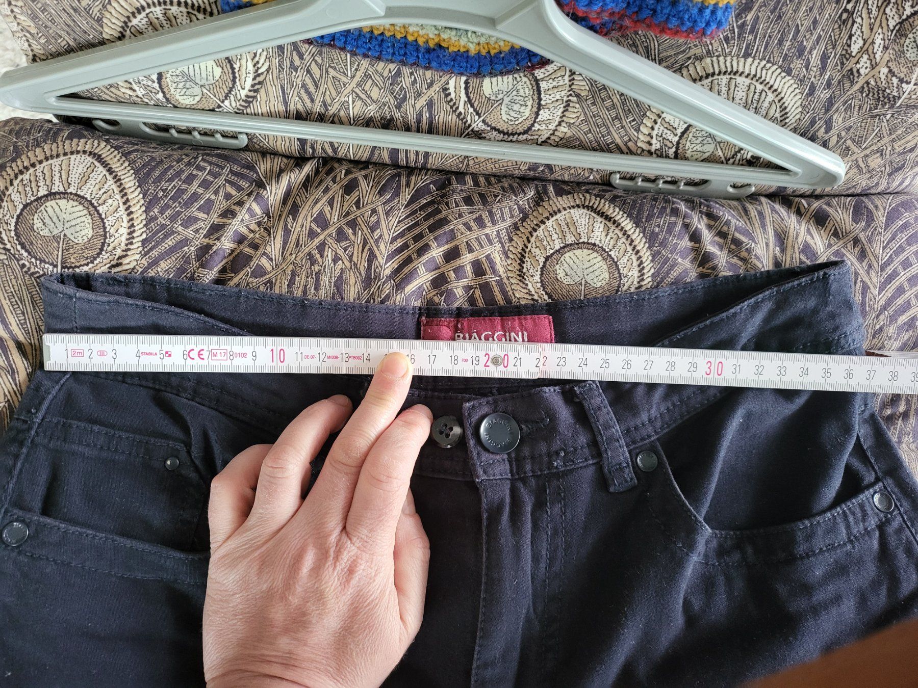 Pantaloni: Dunkelblaue Mädchen- Damenhose Grösse 19? Vermutl 34 – Usato da Horgen venduto da 2CH70 6