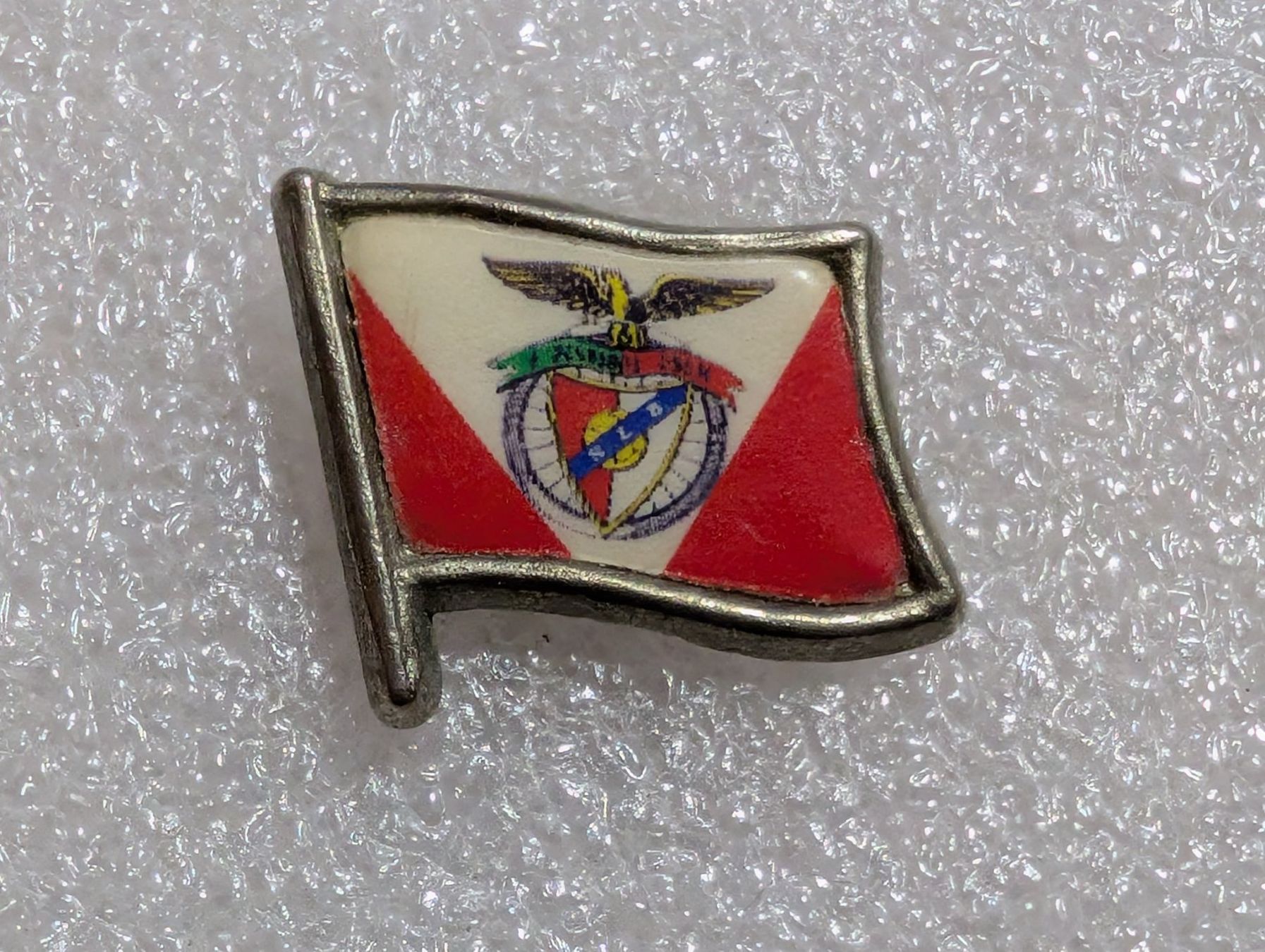 Plaquettes & Badges: Ansteckpin 253: Flagge – D'occasion à Oppligen par Pin-Fall-Shop