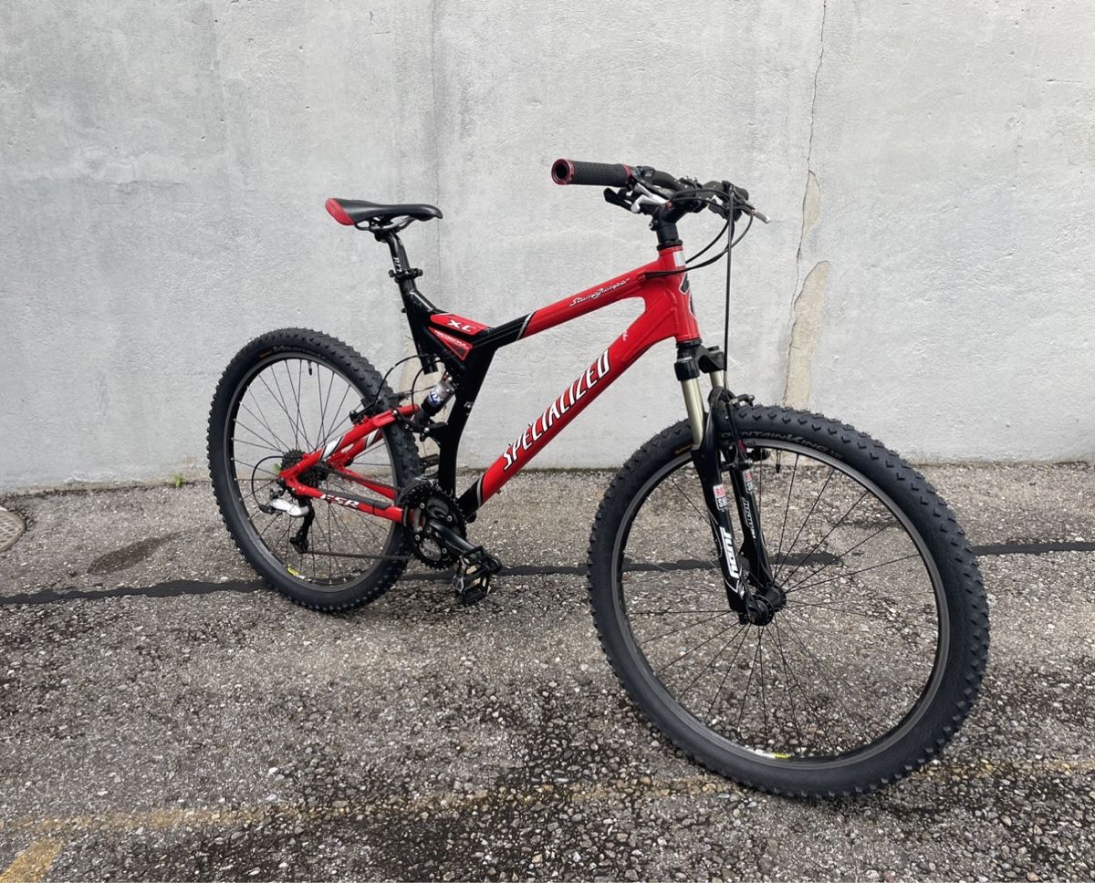 Specialized Velos: Specialized Stumpjumper XC, Enduro Mountainbike, Fully MTB – Gebraucht aus Bern von