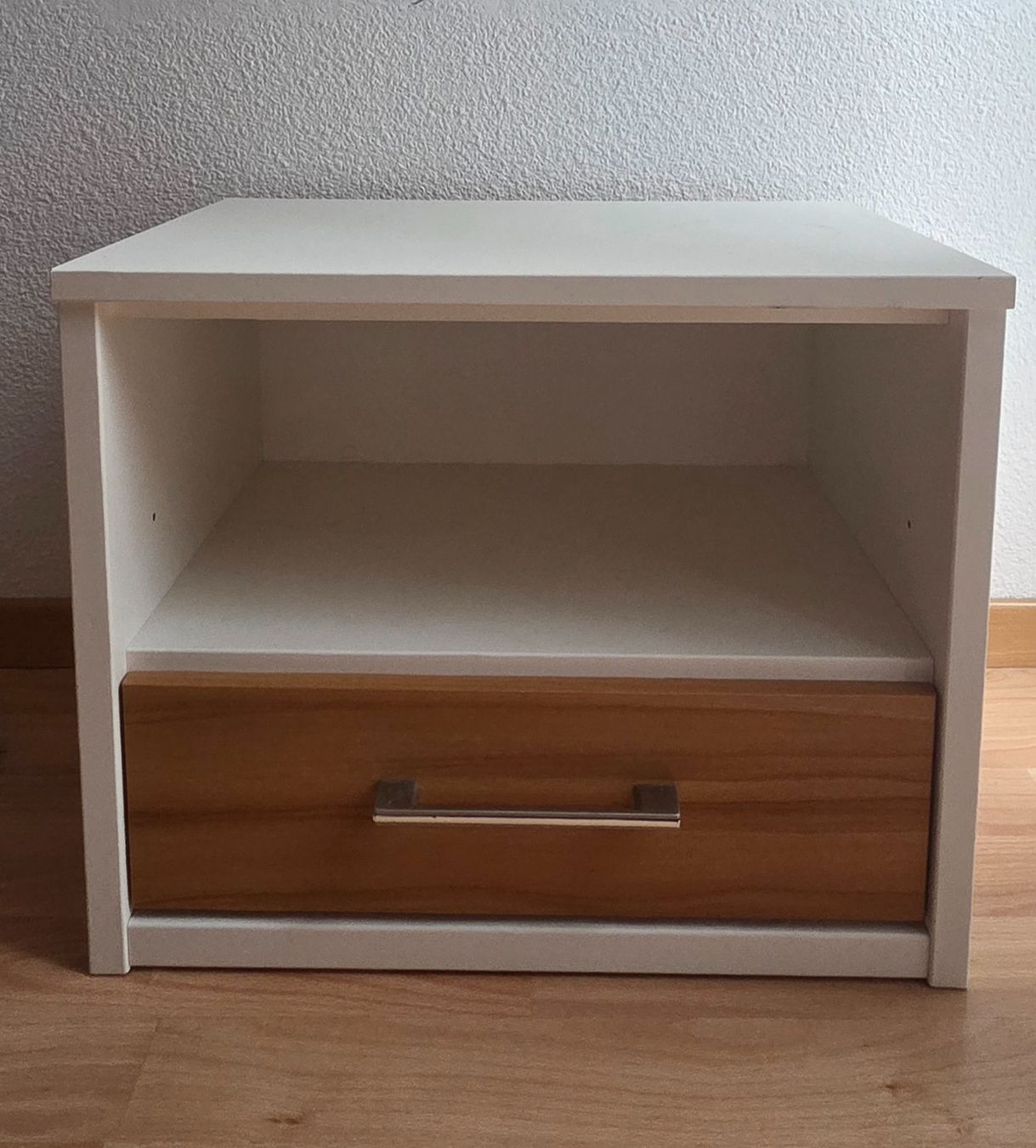 Armoires: Armoire/Commode/Étagère/Bureau/Table de nuit – D'occasion à Gland par CoinDesTrouvailles 4