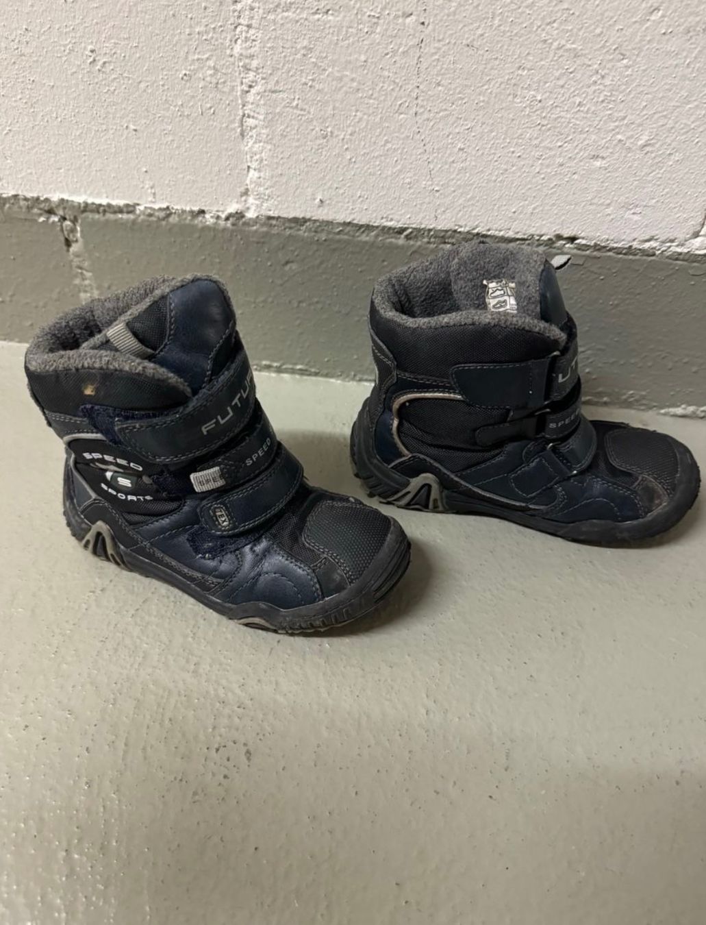 Scarpe per ragazzi: Kinder Winter Schuhe Grösse 28 – Usato da Zürich venduto da zd_1965 1