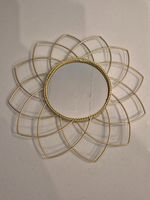 Goldener Wandspiegel im Sonnen-Design