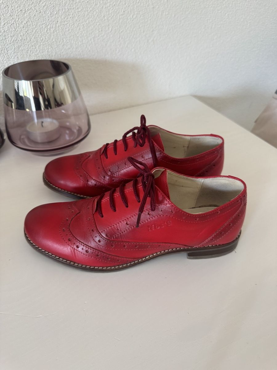 Chaussures femmes: Halbschuhe rot 37 neuwertig  – D'occasion à Oberglatt ZH par jul_nhy7