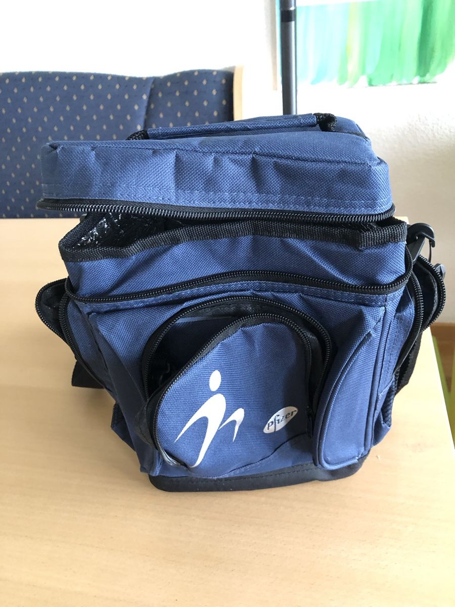 Kühlschränke & Kühlen: Pfizer Kühltasche klein mit viel Stauraum – Neu (gemäss Beschreibung) aus Wil SG von wexi
