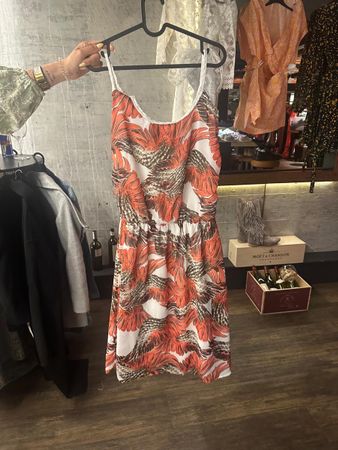 Robe d'été légère à imprimé t 40 orange et blanc.