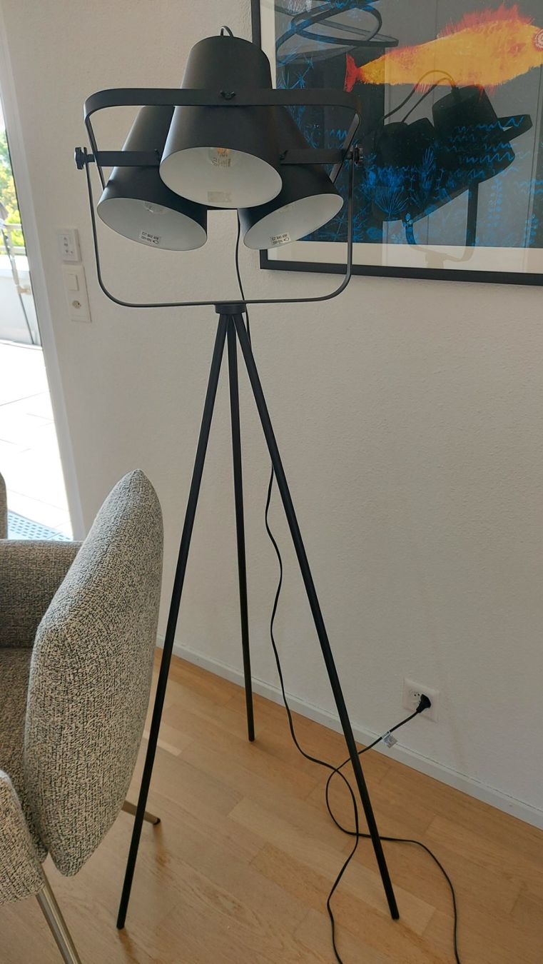 Lampade: Stehlampe schwarz Metall – Usato da Meilen venduto da sha_7hkn