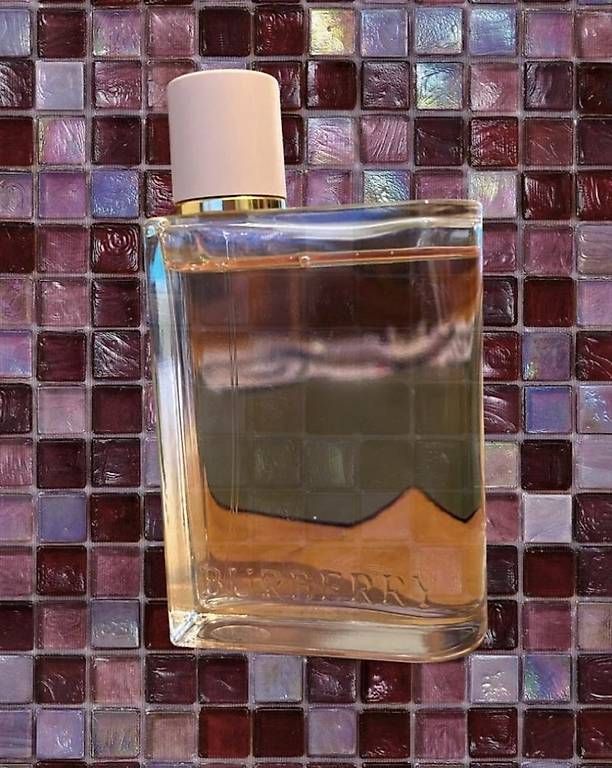 Parfums & Eau de Toilette: Burberry "HER" Eau de Parfum 100ml – D'occasion à Luzern par didi_k05