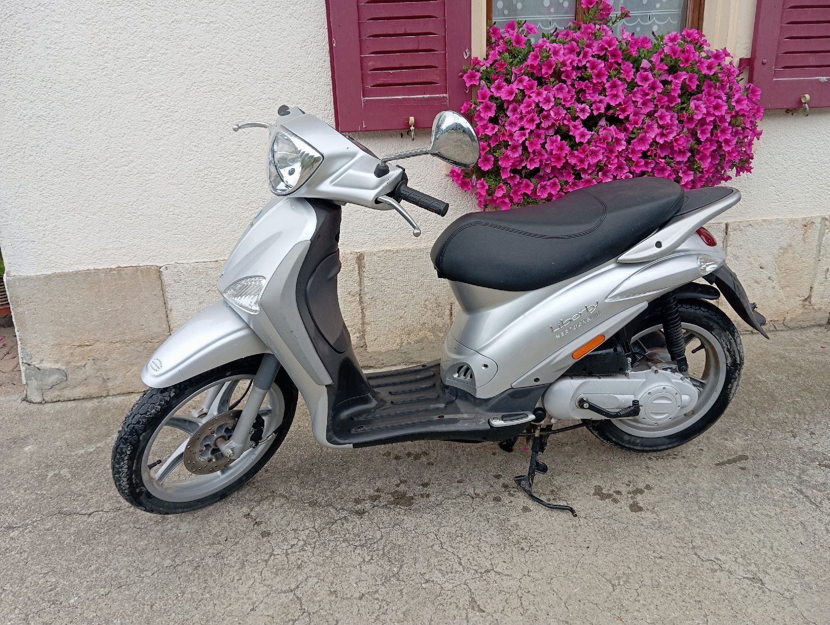 Piaggio Scooter: Silberner Roller Liberty, gut erhalten,  – Usato da Seehof venduto da autogidu 2