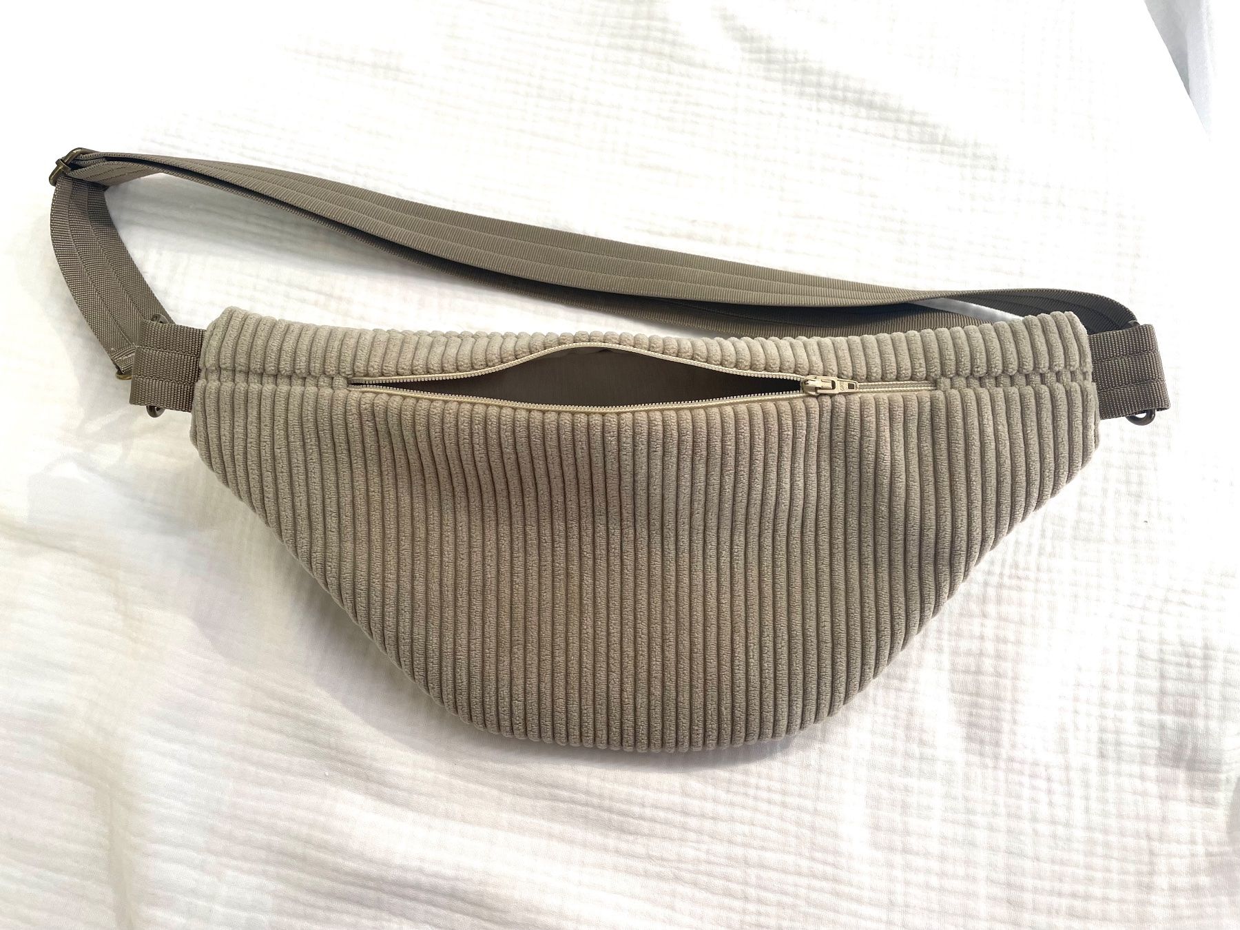 Borse da donna: Swiss Handmade Boho Bauchtasche mit Muscheln – Nuovo e nell'imballaggio originale da Kriens venduto da p_ART_rizia 4