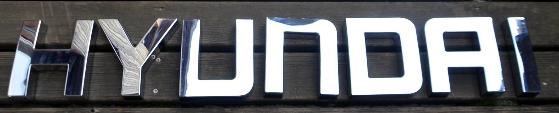 Hyundai Tutti pezzi di ricambio auto: HYUNDAI  Emblem – Usato da Collonges venduto da arashee