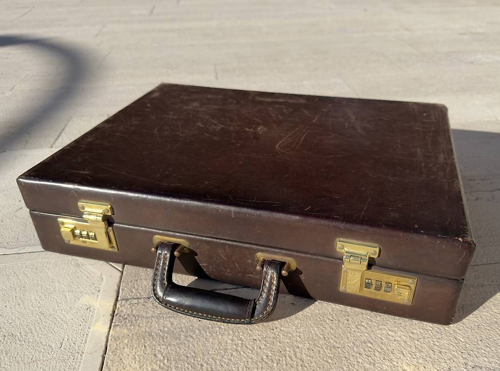 Koffer & Taschen: Attaché Case – Gebraucht aus Genève von Moonstone88