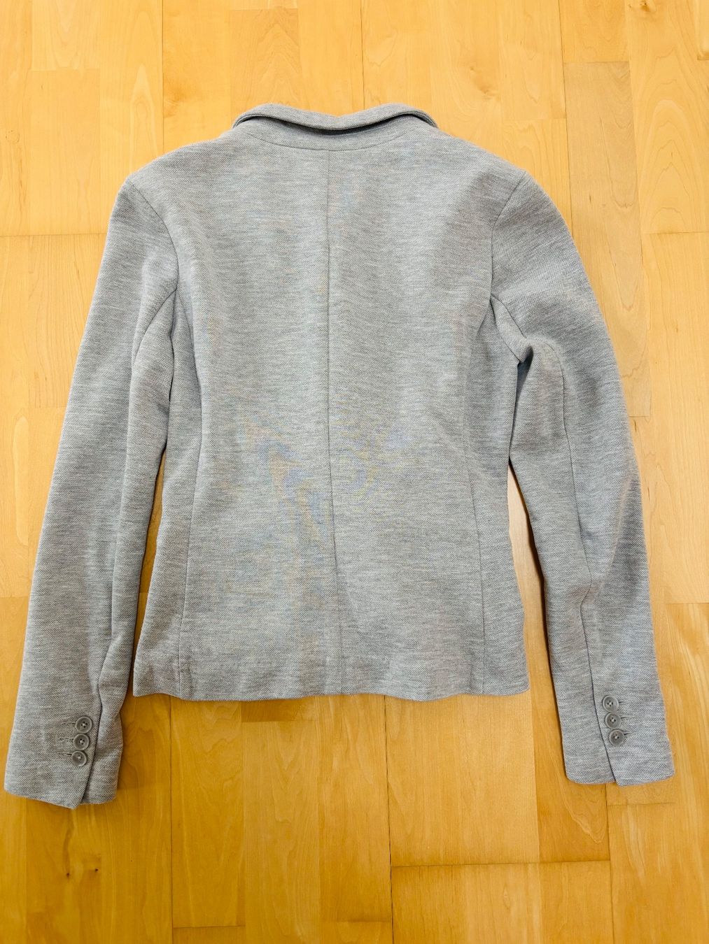 Vero Moda Giacche: Kurzer Blazer von Vero Moda Gr. 36 - hellgrau – Usato da Ennetbürgen venduto da Evelyne_G 1
