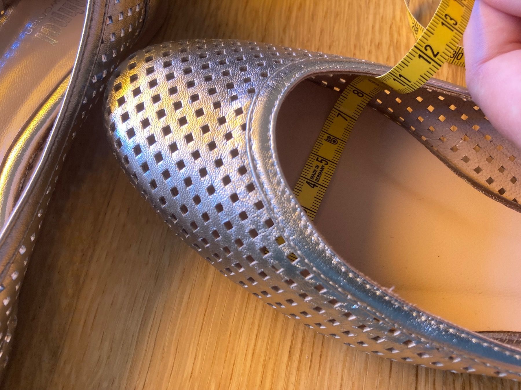 Scarpe da donna: silbrige Ballerinas Gr. 38 – Usato da Stallikon venduto da dotka07 4