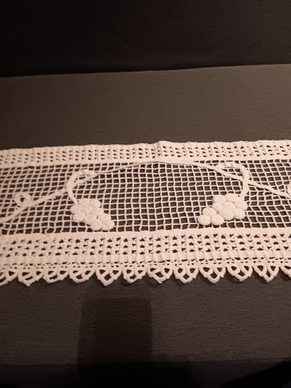 Biancheria da letto: gehäckelte französische gardine oder bordure – Usato da Ambrì venduto da Maerz87 1