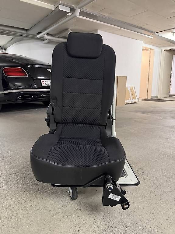 Sonstiges Fahrzeugzubehör: Defender 90 Klappsitze stoff 2x – Gebraucht aus Zürich von car_8bmc 1