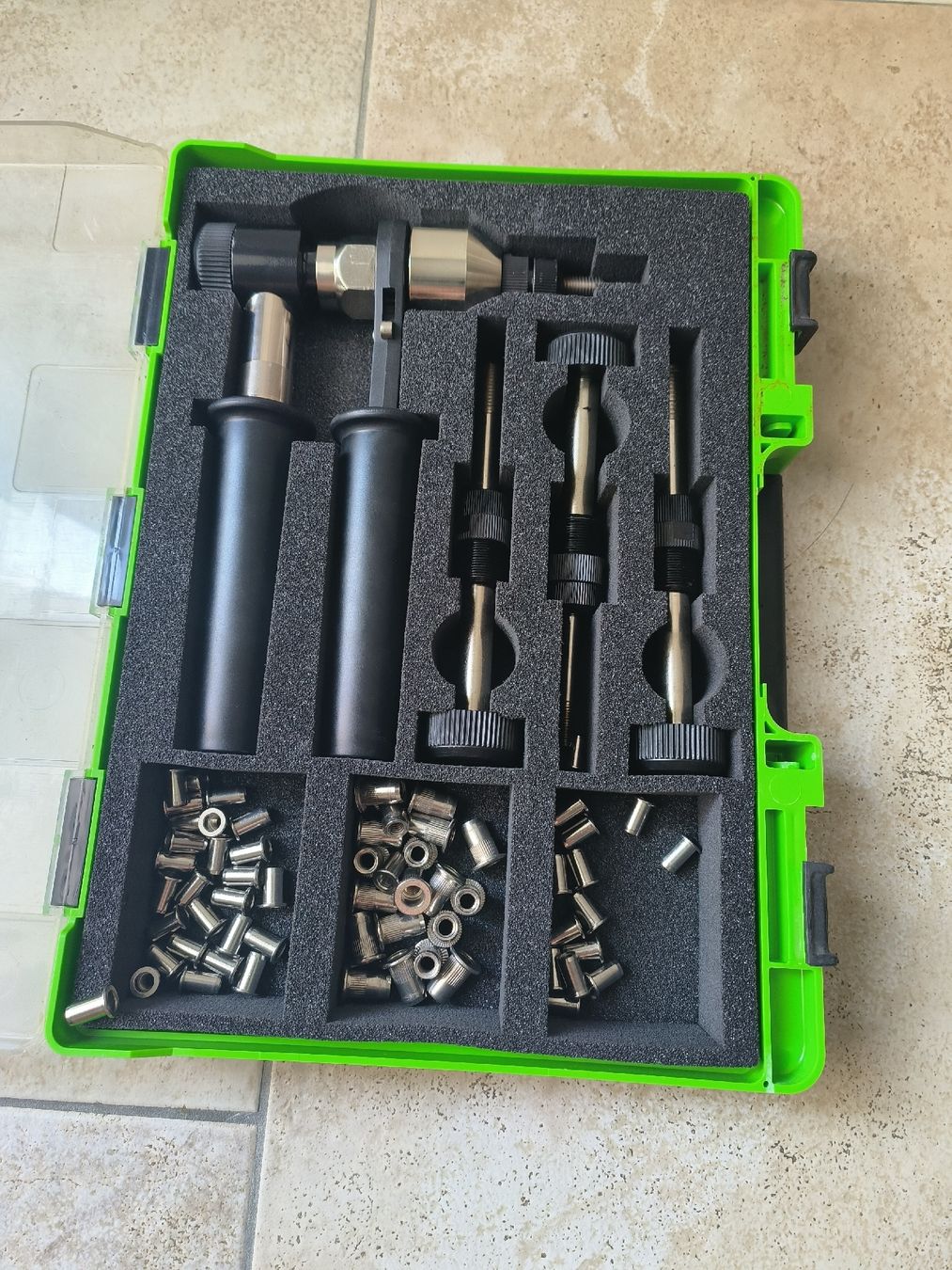 Tous les outils: Reca Werkzeug und Schrauben Set – D'occasion à Kreuzlingen par Lilith888 1