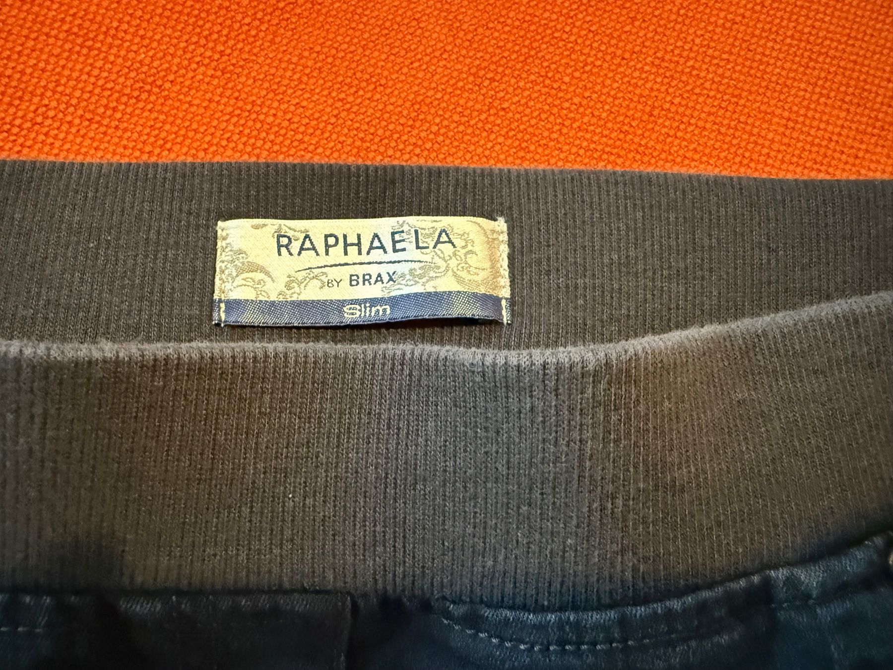 Brax Jeans: 2 Raphaela by Brax - Jeans dunkelblau mit Elastikbund – Usato da Zuchwil venduto da Lsc63 3