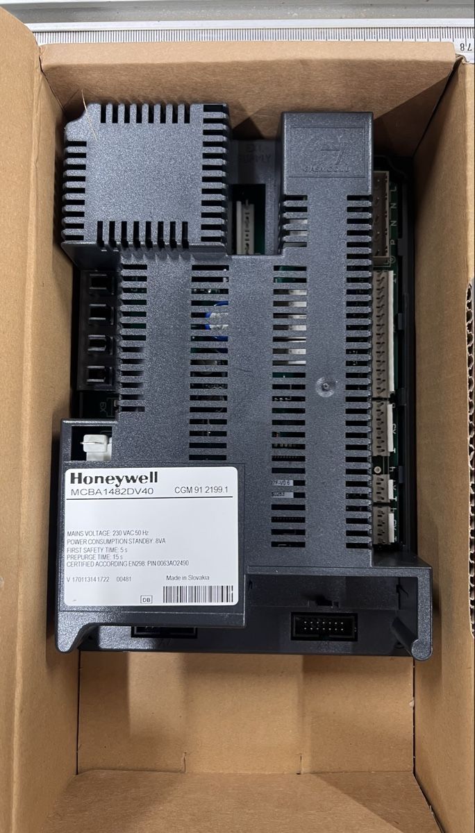 Hoval Radiateurs: Feuerungsautomat Hoval – Neuf avec emballage d'origine à Bäretswil par handfescht 1