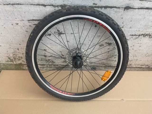 Pièces détachées: roue  avant vélo 26' – D'occasion à Ursy par DK8 2