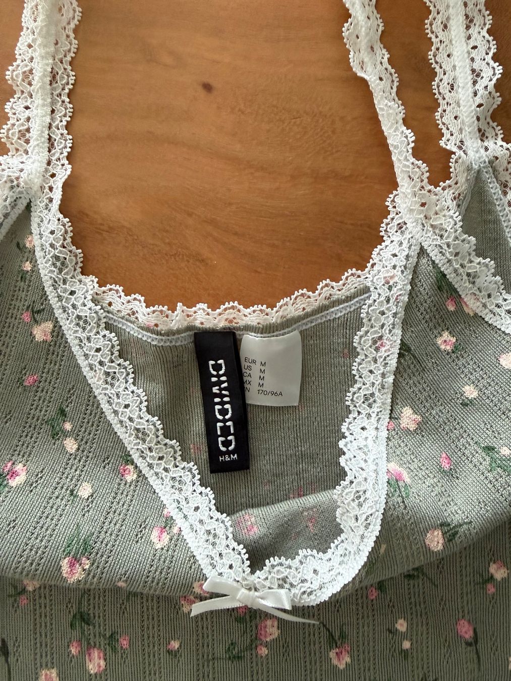 H&M Top: H&M Spitzen Top Gr.M mit Blumenmuster – Nuovo (secondo la descrizione) da Giswil venduto da Ody2 2