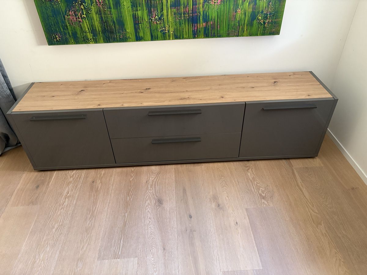 Pfister TV Möbel: PfisterLowboard Eiche &  MDF in grau  – Gebraucht aus Rifferswil von Skywin01