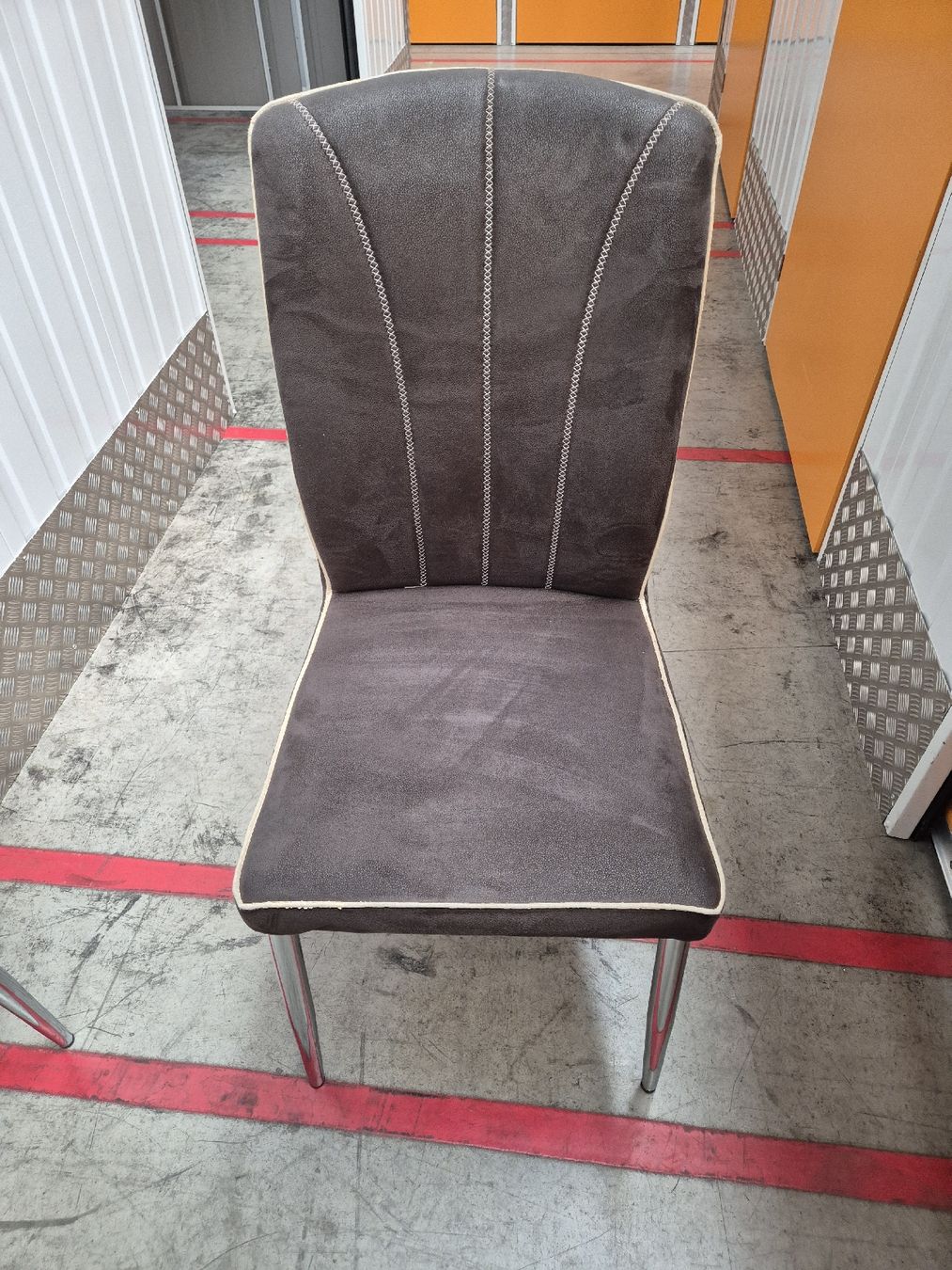 Sedie: Chaise marron moderne - Confort et élégance - 6 pièces – Usato da Yverdon-les-Bains venduto da sac_8ztx