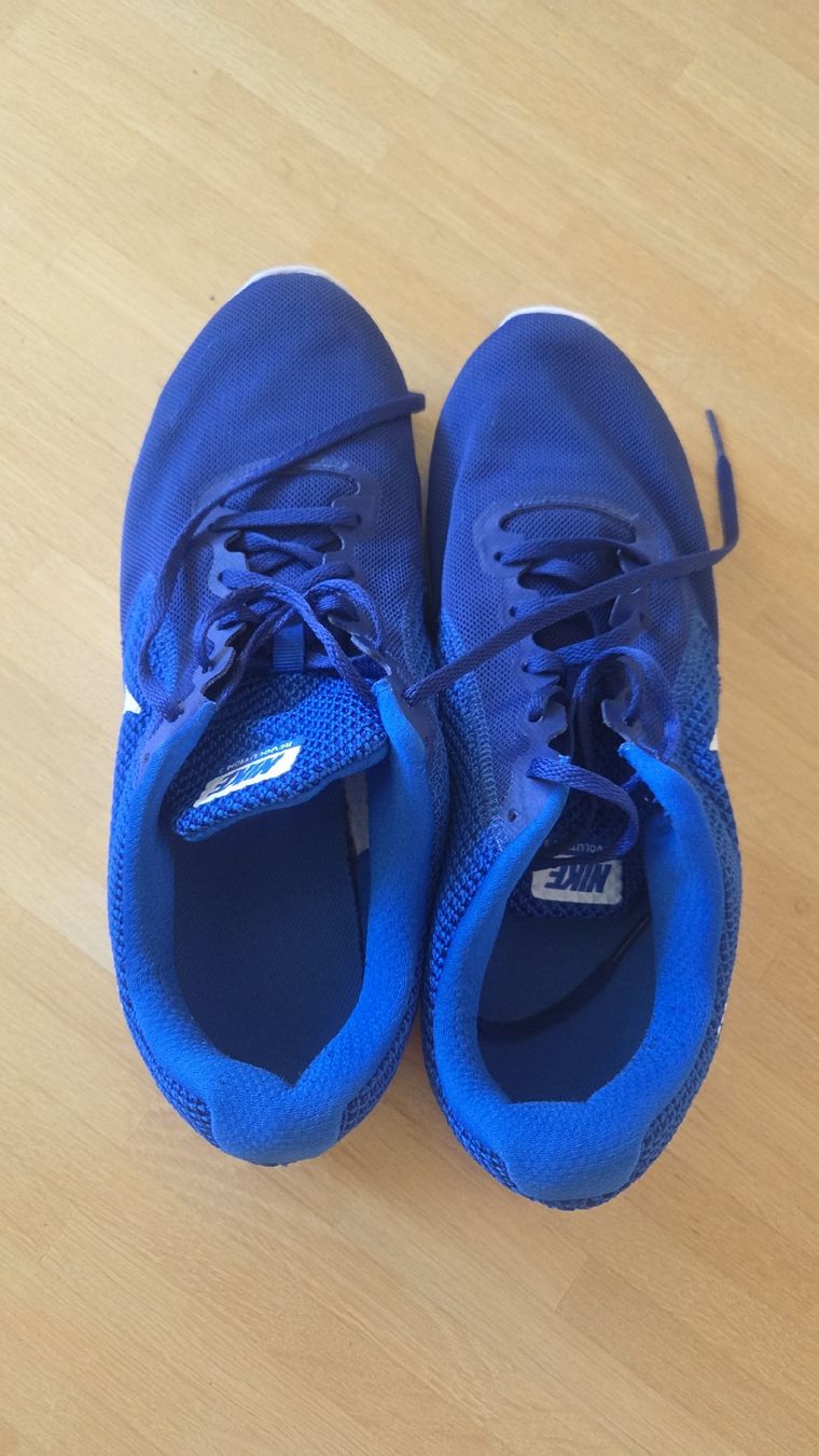 Nike Scarpe da uomo: Nike Laufschuhe Grösse 45 gebraucht – Usato da Kriens venduto da Na_Ro