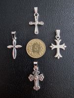 4 croix argentées, + trèfle à 4 feuilles