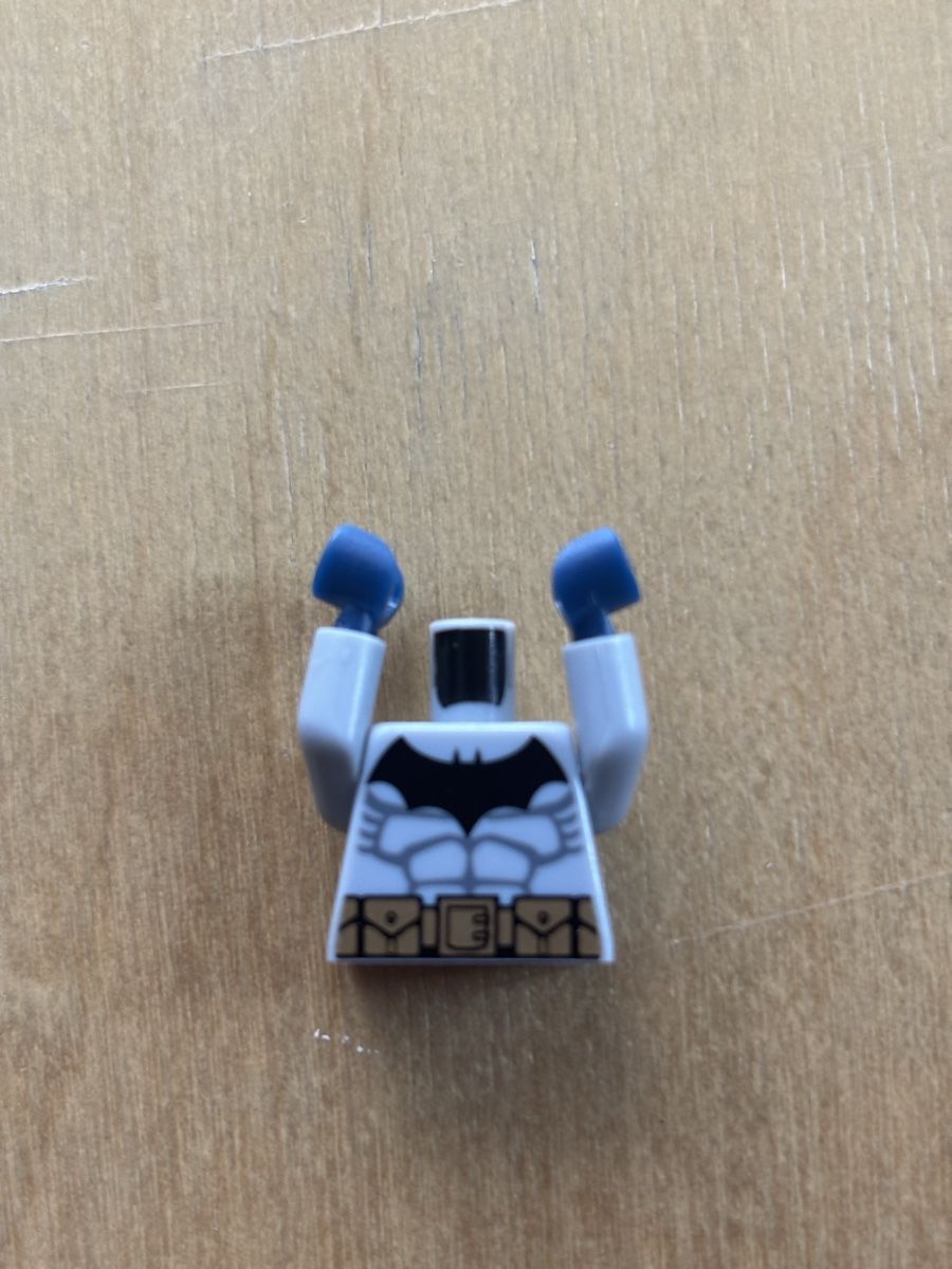 Lego Figuren: Lego Figur Batman light bluish grey suit, bat022 – Gebraucht aus Ebnat-Kappel von finrod83 2
