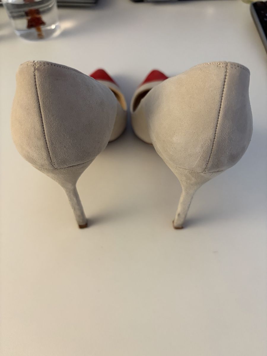 Manolo Blahnik Scarpe da donna: Manolo Blahnik Beige & Red Heels, Size 37 – Nuovo (secondo la descrizione) da Sorengo venduto da dis_tfq6 1