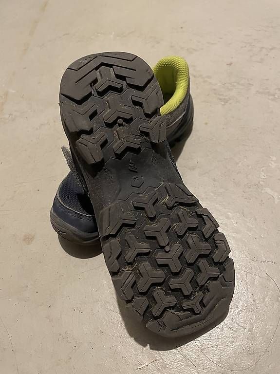 Decathlon Schuhe für Jungen: Basket quechua 32 – Gebraucht aus Grattavache von Benterra 1