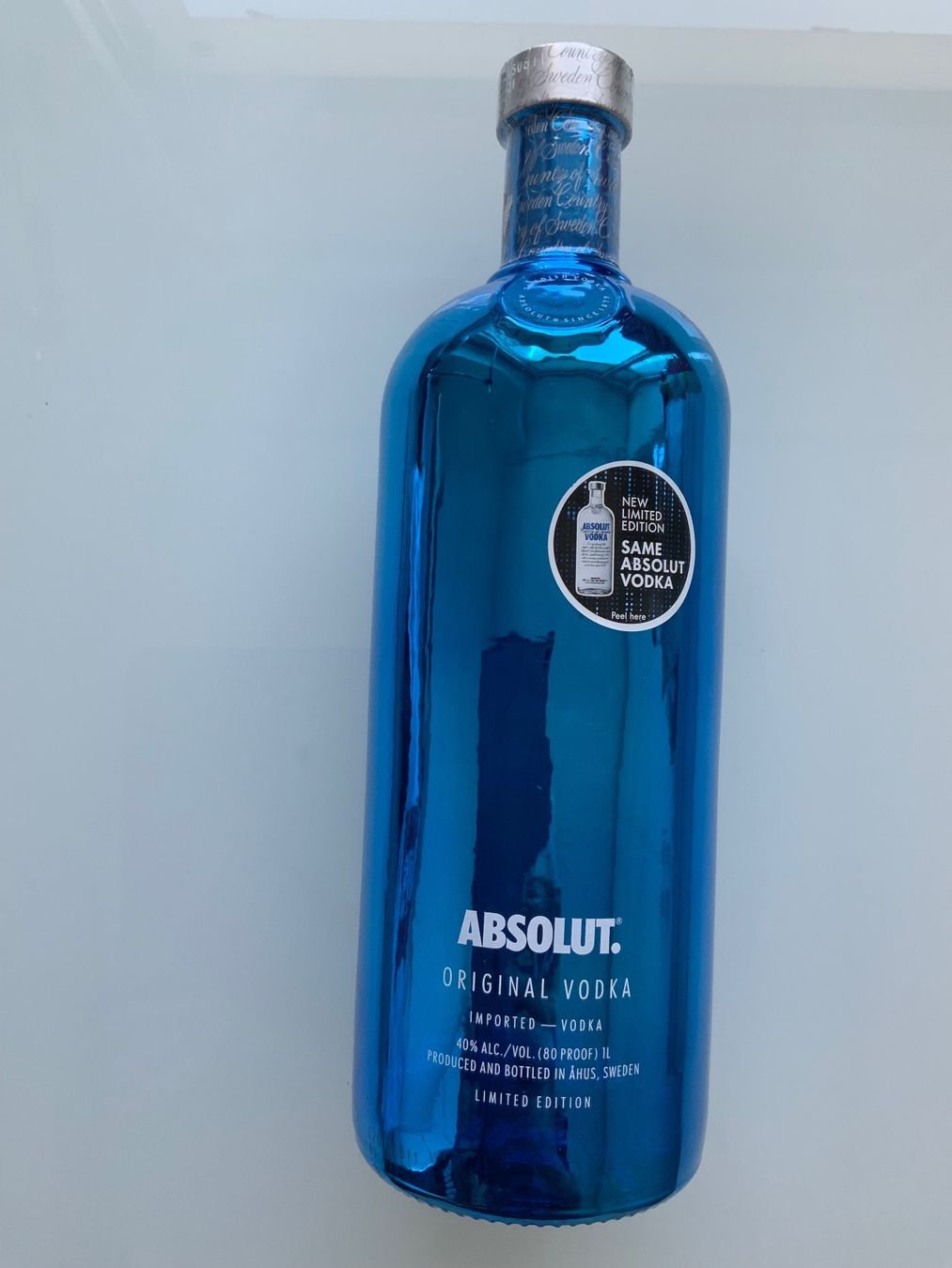 Absolut Vodka Spirituosen: Absolut Vodka „Electric” / Limited Edition – Neu und originalverpackt aus Zürich von Matz2001