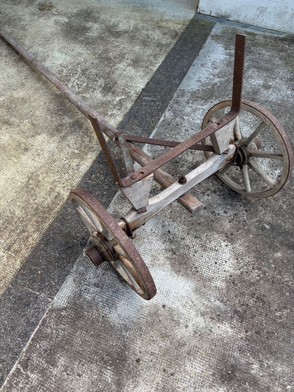 Carriole: Zugwagen 1-Achsig Antik – Usato da Basel venduto da Tindrum 1