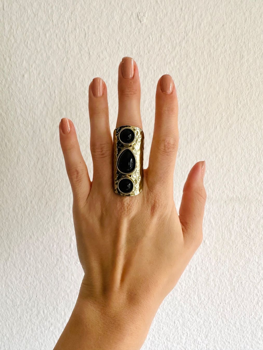 Ringe: Ring mit Hammerschlag Optik und schwarzen Steinen – Gebraucht aus Bern von Fraeuleinhonig 1