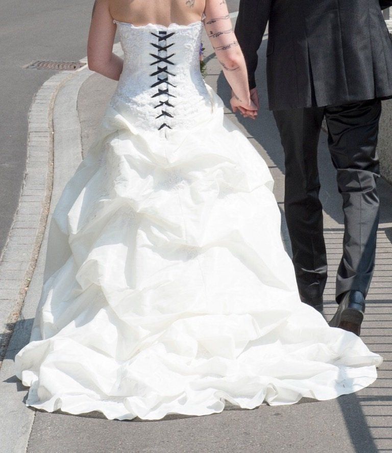 Vestiti: Wunderschönes Hochzeitskleid – Usato da Aadorf venduto da N.u.u.K. 2