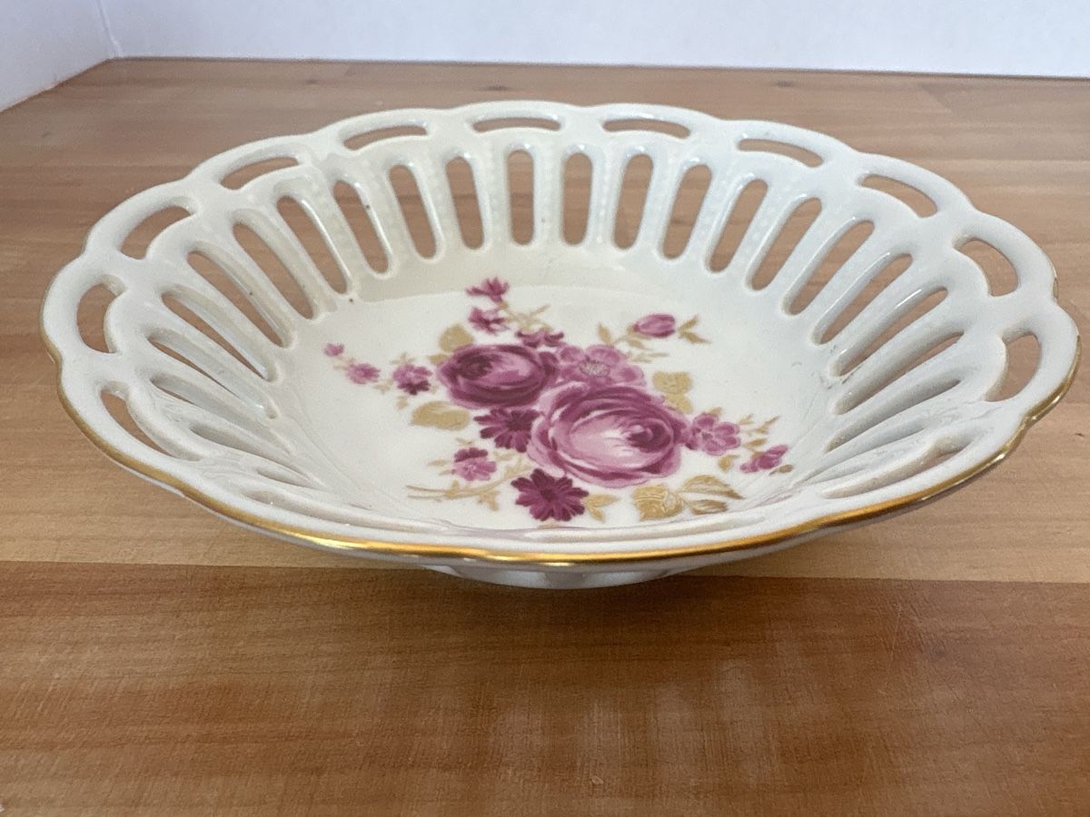 Ciotole: Keramik Schale / Korb mit Rosen Motiv – Usato da Rümlang venduto da euqinom16 1