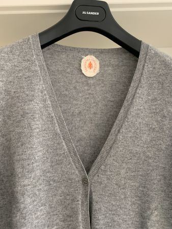Cardigan Jardin des Orangers grau aus Kaschmir Wolle