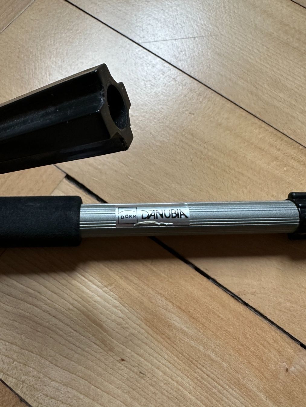 Trépieds & Accessoires: Dörr Danubia Stativ einbeinig – D'occasion à Zürich par Diazaio 1