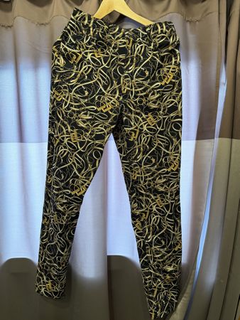 Schicke Hose mit Kettenmuster, Grösse 40