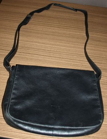 Umhängetasche Tasche BREE Leder schwarz