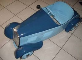 Anciennes voiture à pédales de 1930 environ