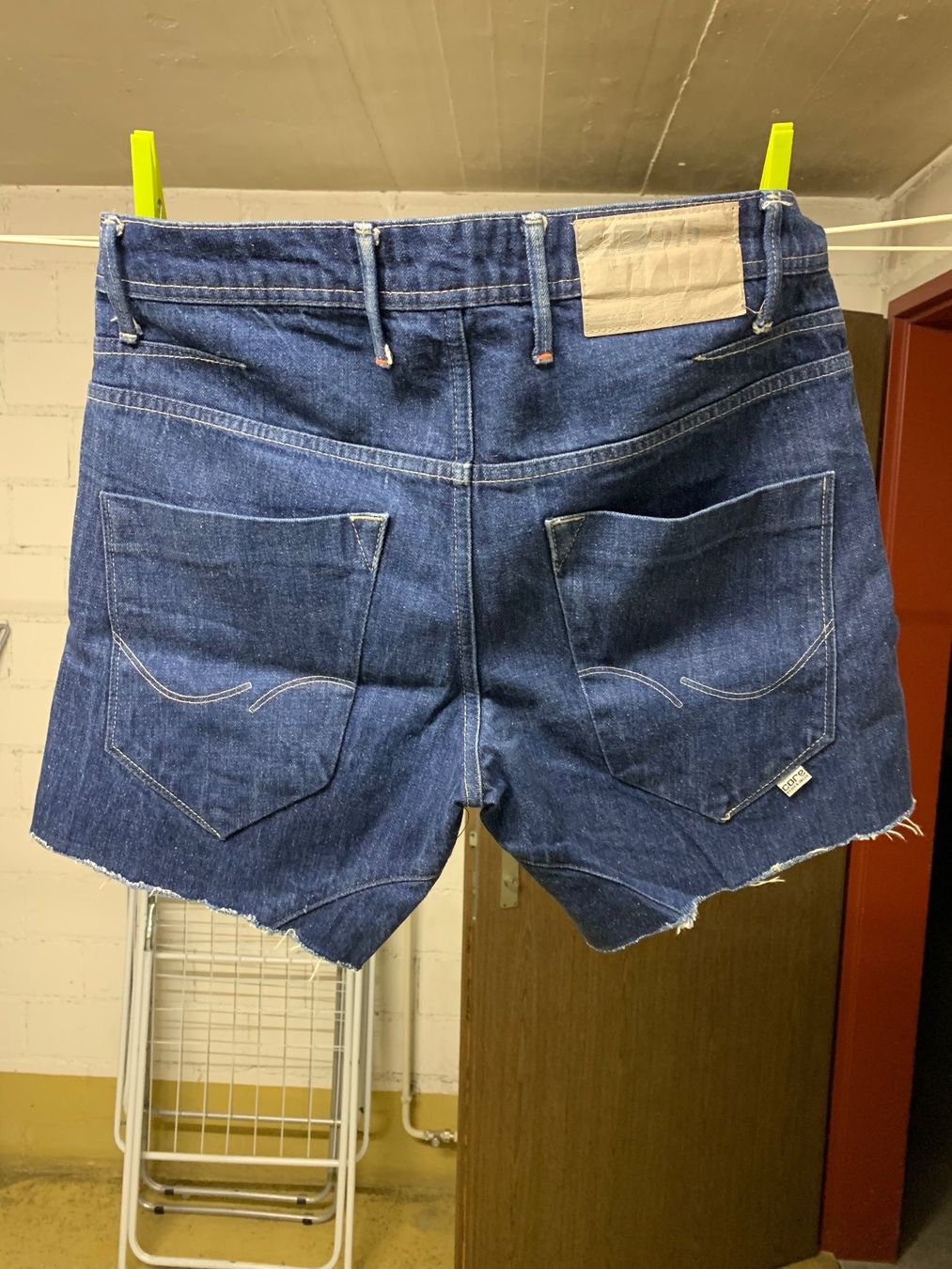 Pantaloni: Kurz Hose JACK & JONES grösse 42 – Usato da Thun venduto da jeff070 3