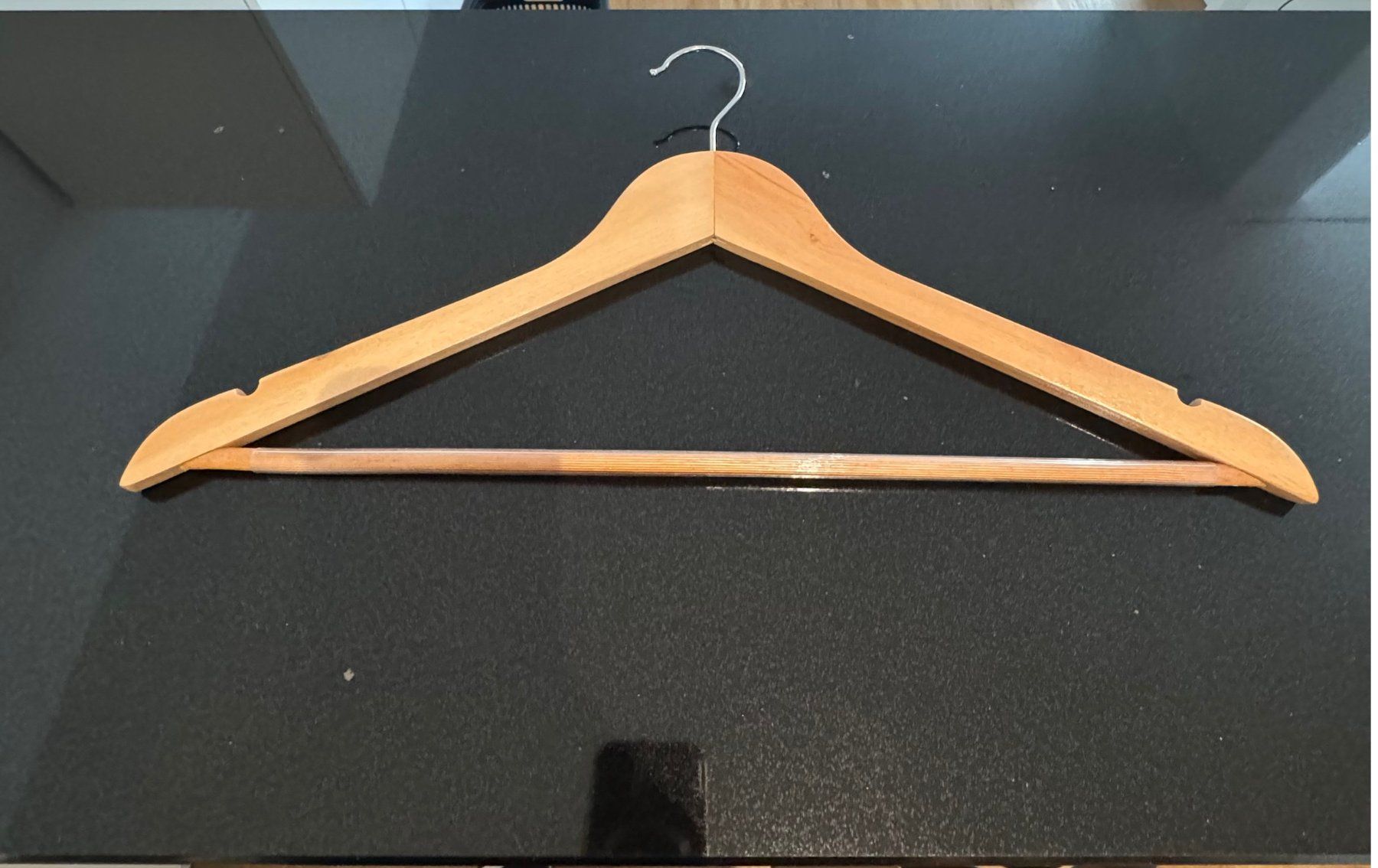 Appendiabiti: Kleiderbügel Holzoptik 41 cm – Nuovo (secondo la descrizione) da Emmenbrücke venduto da Marvel01