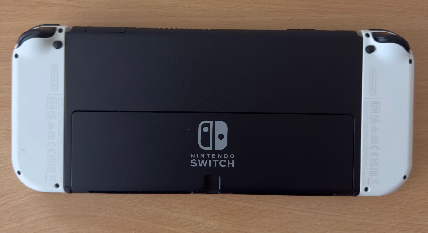 Nintendo Konsolen: Nintendo Switch OLED, Zelda Controller, Case & Mario Kart! – Gebraucht aus Wettingen von Ale_14o 4