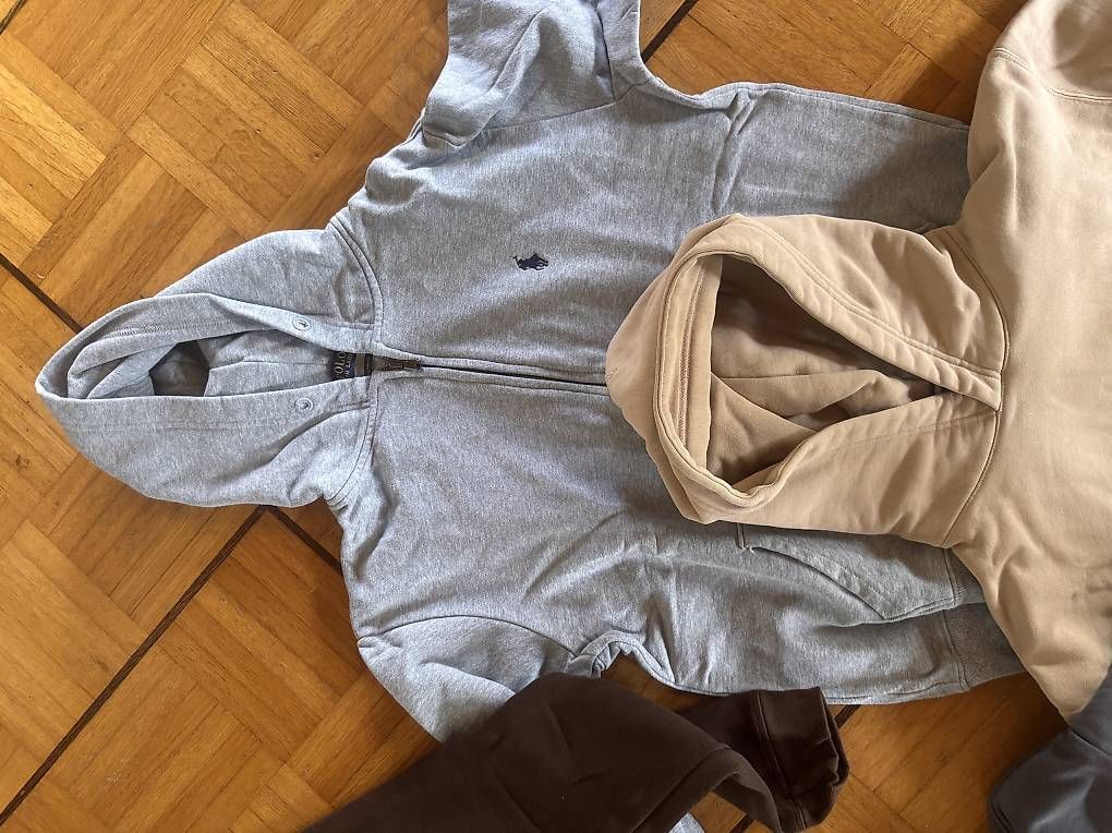 Maglioni & Felpe: Diverse Hoodies Grösse xs/ s – Usato da Pfeffikon LU venduto da jer_c5q7 1