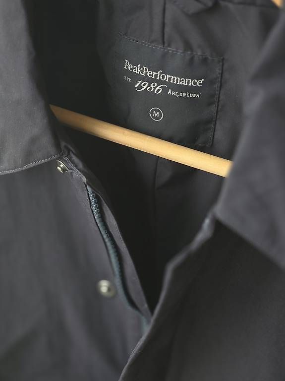 Mäntel: PEAK PERFORMANCE REGENMANTEL ZU ANZUG MEDIUM – Gebraucht aus Stallikon von rob_62w9 4